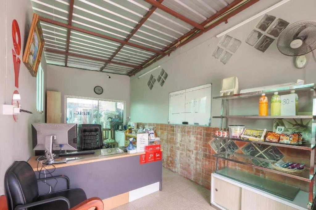 Oyo 75416 Rama3 Sunrise Hostel Bangkok Exterior photo